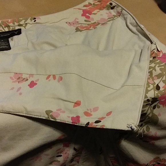 Venezia Skirt with flowers - Picture 6 of 7